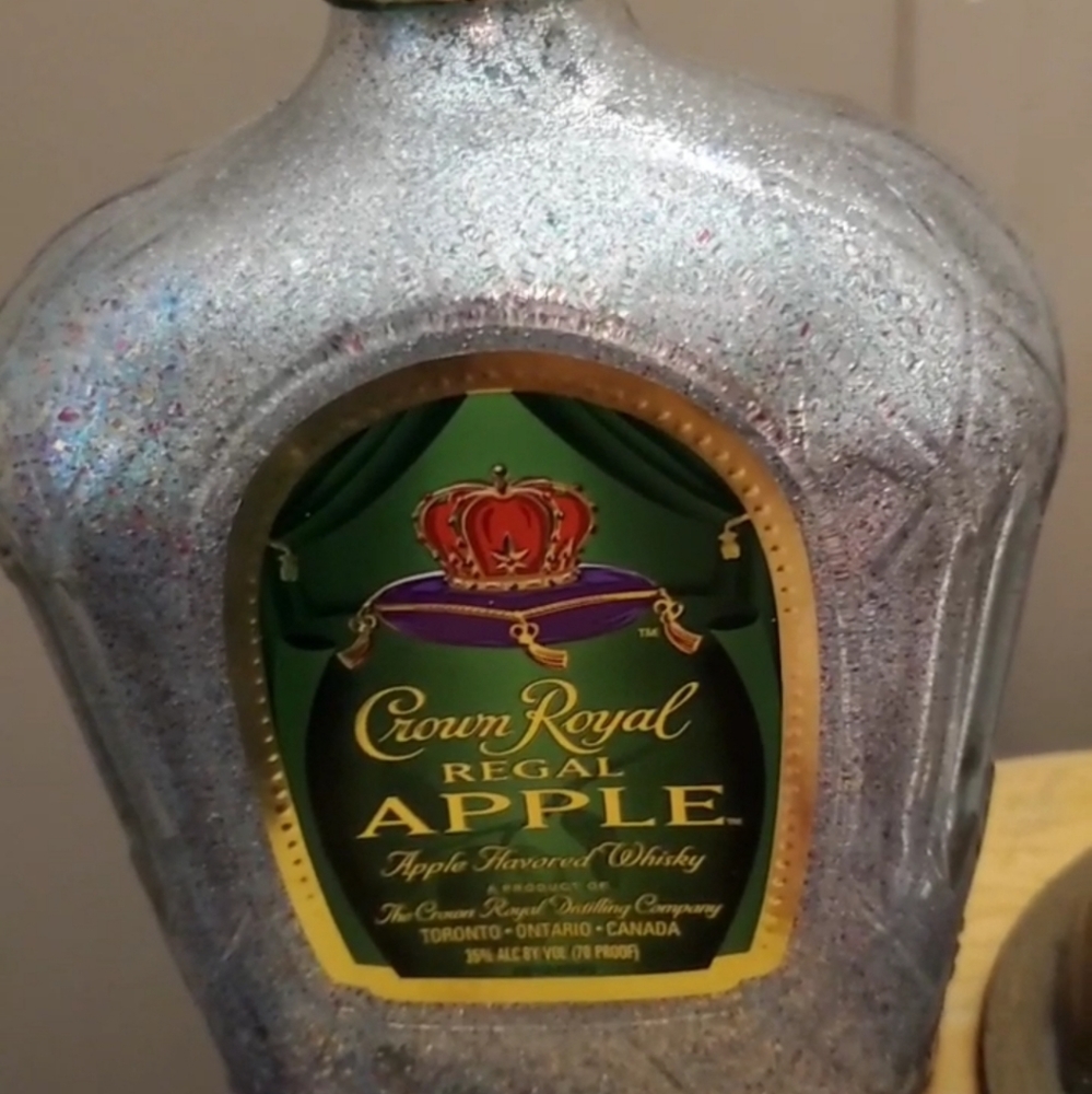 Glittered light up crown apple bottle